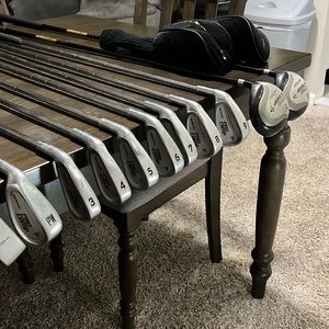 Men's left handed Dunlop golf clubs.